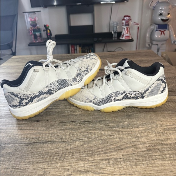 Size 11.5 - Air Jordan 11 Retro Low Light Bone Snakeskin - Picture 1 of 9